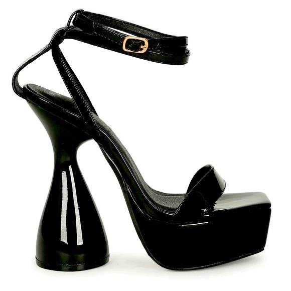 BLACK PATENT PLATFORM CHUNKY BLOCK HEEL WITH ANKLE STRAP - Picture 1 of 3
